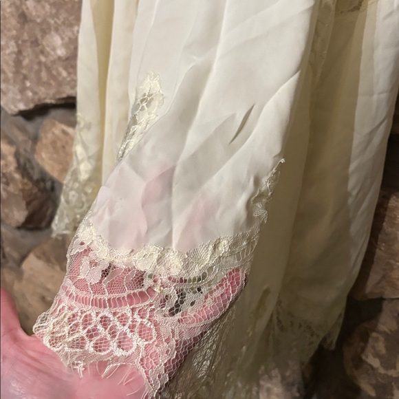 Gorgeous yellowish white lace slip dress - Picture 2 of 11